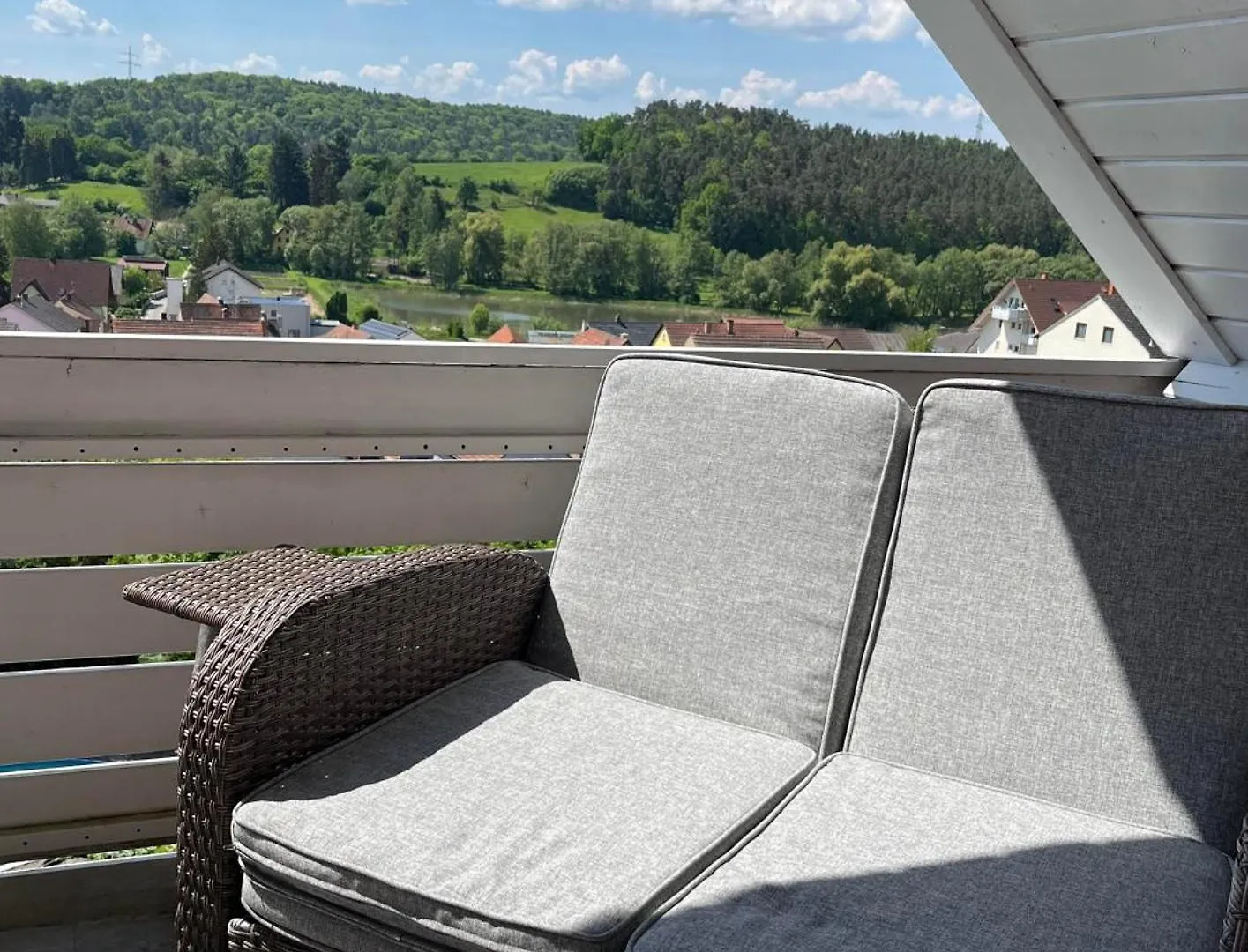 Apartamento 110 Qm Stadtnahe Oase Im Gruenen Priesendorf